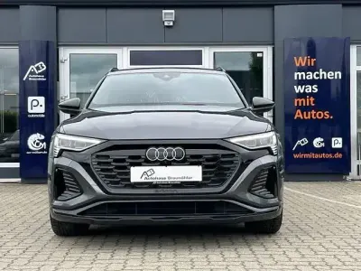 Gebraucht Audi Q8 e-tron S-Line 250 kW (340 PS) 2023 Daytonagrau SUV