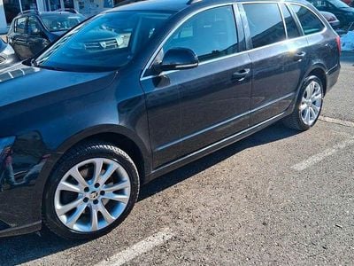 Gebraucht Skoda Superb Ambition 170 PS (125 kW) 2015 Schwarz Kombi