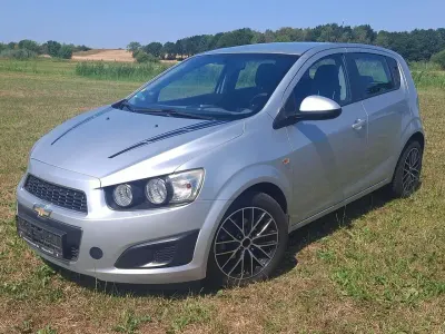 Gebraucht Chevrolet Aveo LT 101 PS (74 kW) 2012 Argon silber/ice silver (m2) Kleinwagen