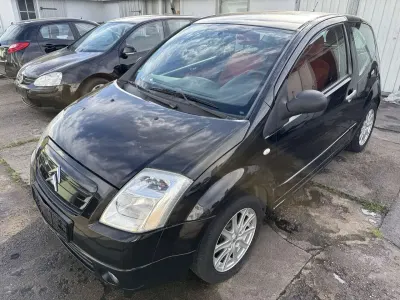 Gebraucht Citroën C2 Comfort 60 PS (44 kW) 2006 Lack onyx schwarz Kleinwagen