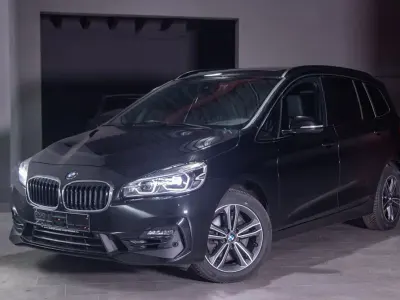 Gebraucht BMW 220 Gran Tourer Sport Line 178 PS (130 kW) 2021 Schwarz Van / Kleinbus