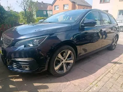 Gebraucht Peugeot 308 150 PS (110 kW) 2018 Blau Kombi