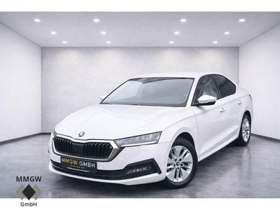 Weiß Gebraucht 2023 Skoda Octavia Ambition Limousine | 20.990 € (Guter Preis)
