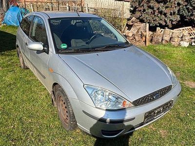 Second-hand Ford Focus 75 CP (55 kW) 2004 Argintiu Berlinǎ