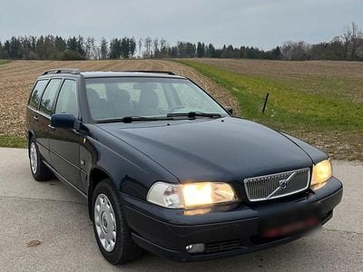 Second-hand Volvo V70 193 CP (141 kW) 2000 Albastru Break
