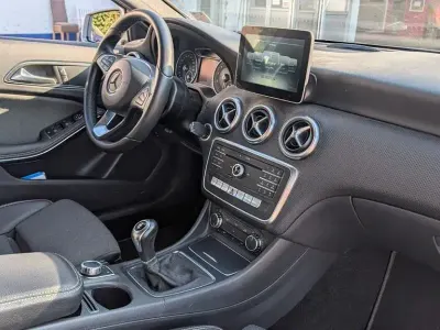 Gebraucht Mercedes A180 122 PS (89 kW) 2017 Silber Kleinwagen