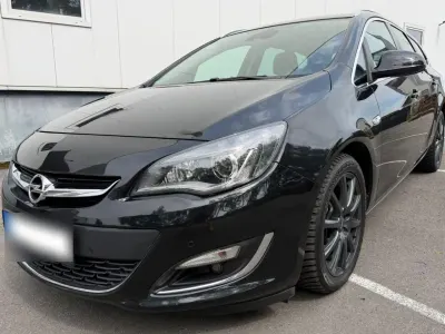 Gebraucht Opel Astra Sport 140 PS (102 kW) 2013 Schwarz Kombi