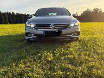 Grau Gebraucht 2020 VW Passat Elegance Kombi | 21.600 € (Etwas zu teuer)