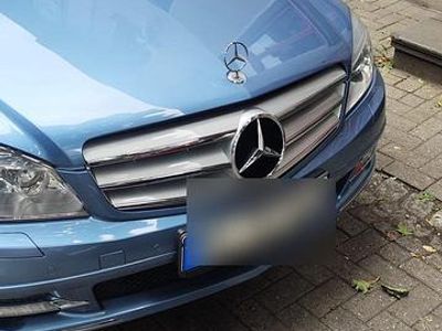 Gebraucht Mercedes C180 140 PS (102 kW) 2010 Blau Limousine