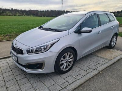 gebraucht Kia Ceed Kombi mit 106000 km, 4 neuen Winterreifen