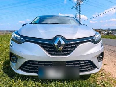 Używany Renault Clio V Evolution 101 KM (74 kW) 2023 Srebrny Sedan/Limuzyna