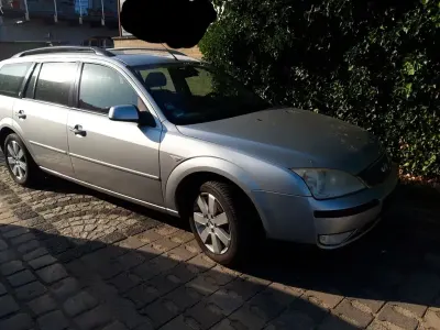 Gebraucht Ford Mondeo Ghia 131 PS (96 kW) 2004 Silber Limousine