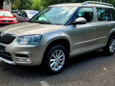 Gebraucht Skoda Yeti Ambition 105 PS (77 kW) 2015 Bezova capuccino/capuccino bei SUV