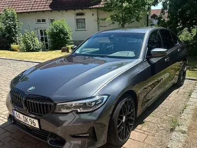 Gebraucht BMW 330 Sport Line 258 PS (189 kW) 2019 Grau Limousine