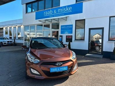 Gebraucht Hyundai i30 Intro Edition 90 PS (66 kW) 2012 Braun Limousine
