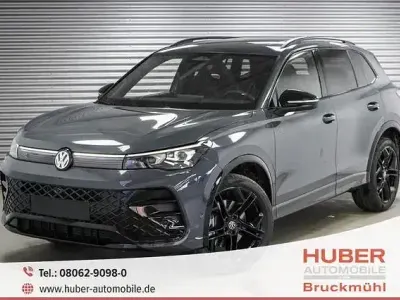 Neu VW Tiguan R-line 193 PS (141 kW) 2025 Grenadillschwarz metallic (0e) SUV