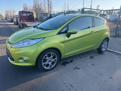 Gebraucht Ford Fiesta Titanium 97 PS (71 kW) 2011 Grün Kleinwagen