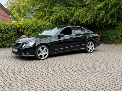 Gebraucht Mercedes E500 388 PS (285 kW) 2009 Schwarz Limousine