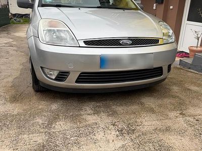 Begagnad Ford Fiesta 100 HK (73 kW) 2003 Silver Halvkombi