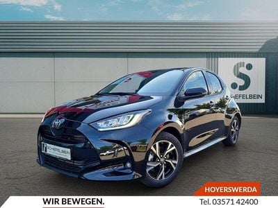 Mysticschwarz metallic Neu 2025 Toyota Yaris Hybrid Limousine | 24.580 € (Guter Preis)