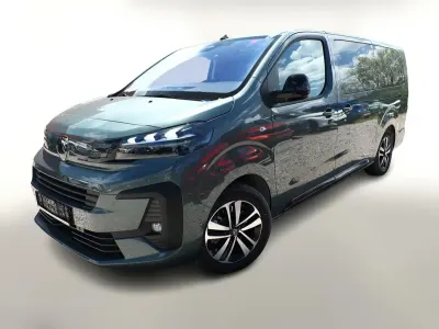 Neu Peugeot Traveller Allure 177 PS (130 kW) 2026 Kapari grün metallic Van / Kleinbus