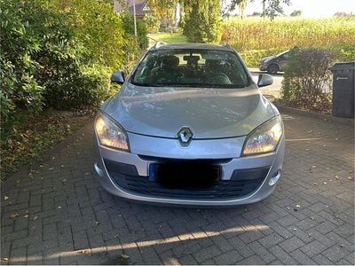Silber Gebraucht 2012 Renault Mégane GrandTour Kombi | 2.500 € (Fairer Preis)