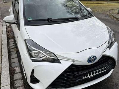 Gebraucht Toyota Yaris Hybrid Comfort 75 PS (55 kW) 2018 Weiß Limousine