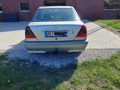 Mercedes C180