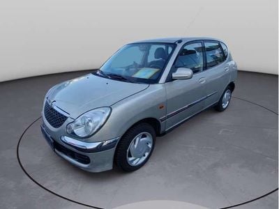 Gebraucht Daihatsu Sirion Plus 58 PS (42 kW) 2002 Silber Kleinwagen