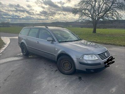 Second-hand VW Passat Comfortline 131 CP (96 kW) 2002 Gri Break