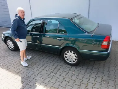 Gebraucht Mercedes C180 122 PS (89 kW) 1994 Grün Limousine