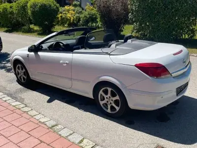 Gebraucht Opel Astra Cabriolet Edition 140 PS (102 kW) 2010 Weiß Cabrio