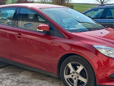 Gebraucht Ford Focus 75 PS (55 kW) 2013 Rot Limousine