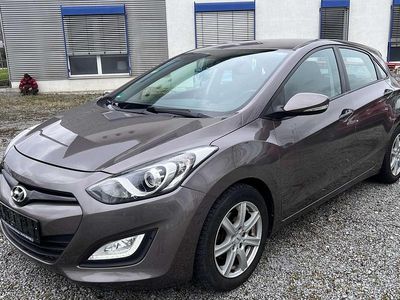 Gebraucht Hyundai i30 Classic 99 PS (72 kW) 2014 Cashmere brown / mic Kleinwagen