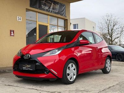 Gebraucht Toyota Aygo X-play 69 PS (50 kW) 2015 Rot Kleinwagen