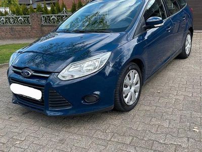 Usado Ford Focus Trend 116 HP (85 kW) 2014 Azul Sedan
