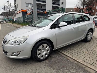 Gebraucht Opel Astra Edition 140 PS (102 kW) 2012 Silber Kombi