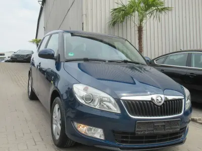 Gebraucht Skoda Fabia Fresh 86 PS (63 kW) 2014 Blau Limousine