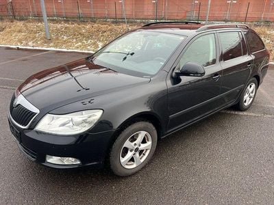 Gebraucht Skoda Octavia Ambiente 105 PS (77 kW) 2012 Schwarz Kombi