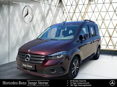 Gebraucht Mercedes T180 Progressive 131 PS (96 kW) 2024 Rot Van / Kleinbus