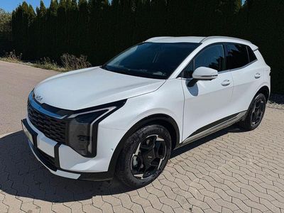 Deluxeweiß metallic Neu 2025 Kia Sportage Spirit SUV | 39.690 € (Teuer)