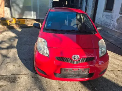 Gebraucht Toyota Yaris 70 PS (51 kW) 2010 Rot Kleinwagen