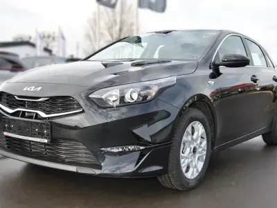 Nieuw Kia Ceed Vision 140 PK (102 kW) 2025 Zwart Hatchback