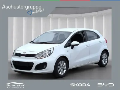 Gebraucht Kia Rio Attract 86 PS (63 kW) 2014 Ud) clear white (weiss Kleinwagen