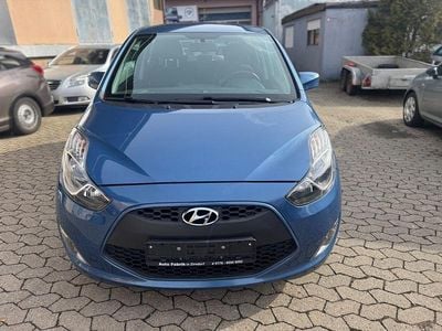 Gebraucht Hyundai ix20 125 PS (91 kW) 2016 Blau Kleinwagen