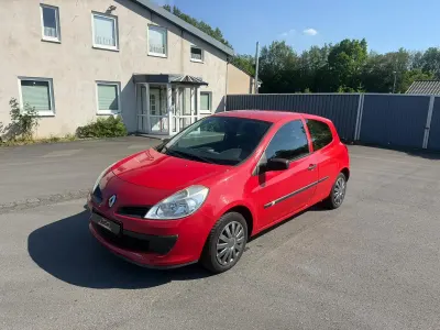 Gebraucht Renault Clio II 75 PS (55 kW) 2006 Rot Limousine