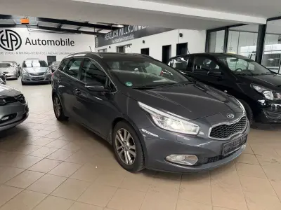 Gebraucht Kia Ceed Sportswagon Spirit 128 PS (94 kW) 2013 Blau Kombi