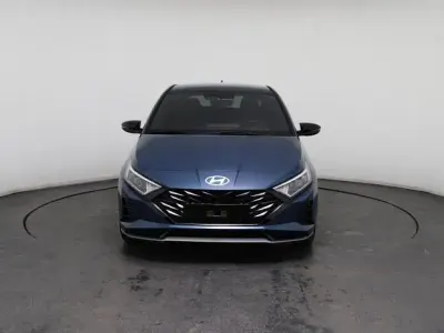 Neu Hyundai i20 Blackline 90 PS (66 kW) 2026 Blau, vibrant blau (uc3) Kleinwagen