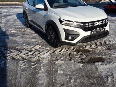 Weiß Gebraucht 2025 Dacia Sandero Expression Limousine | 16.400 € (Guter Preis)