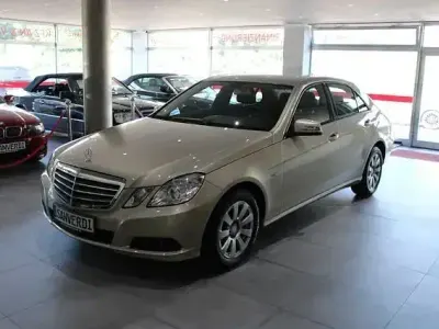 Gebraucht Mercedes E220 170 PS (125 kW) 2011 Perlbeige Limousine